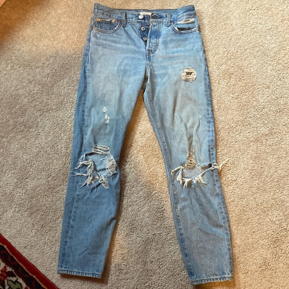 Levi’s Wedgie. Distressed - Picture 2 of 3